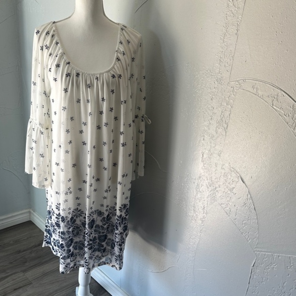 Siren Lily White and Blue Long Sleeve Dress